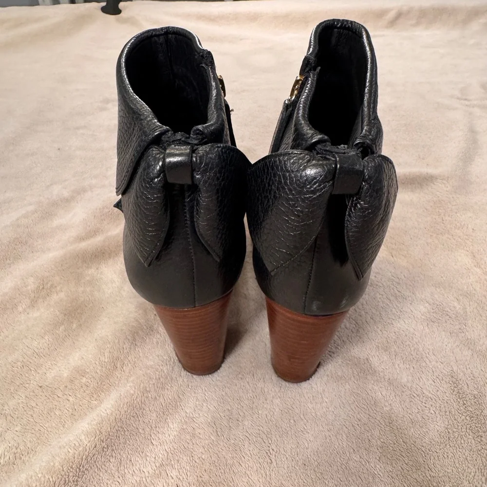 Kate Spade Black Pebbled Leather Bow Heel Ankle Boots Chic Preppy Luxe Sz 9.5M